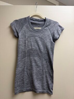 Swiftly Tech Short Sleeve Shirt -  Heather Gray Size 4